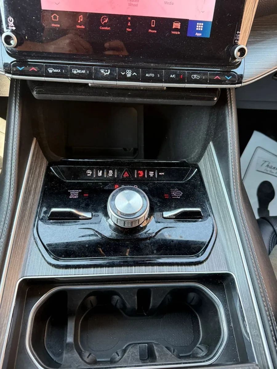 2024 Jeep Wagoneer L-Series III, view